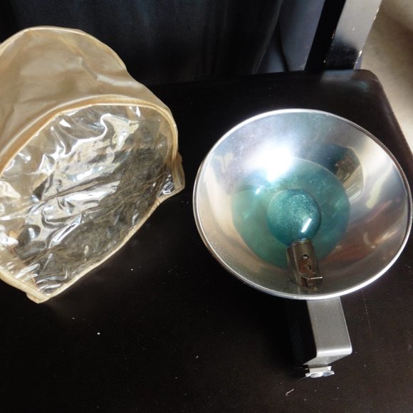 Vintage Graflash (With Bulb) & Graphix 35 Manual Book - Picture 2 of 6